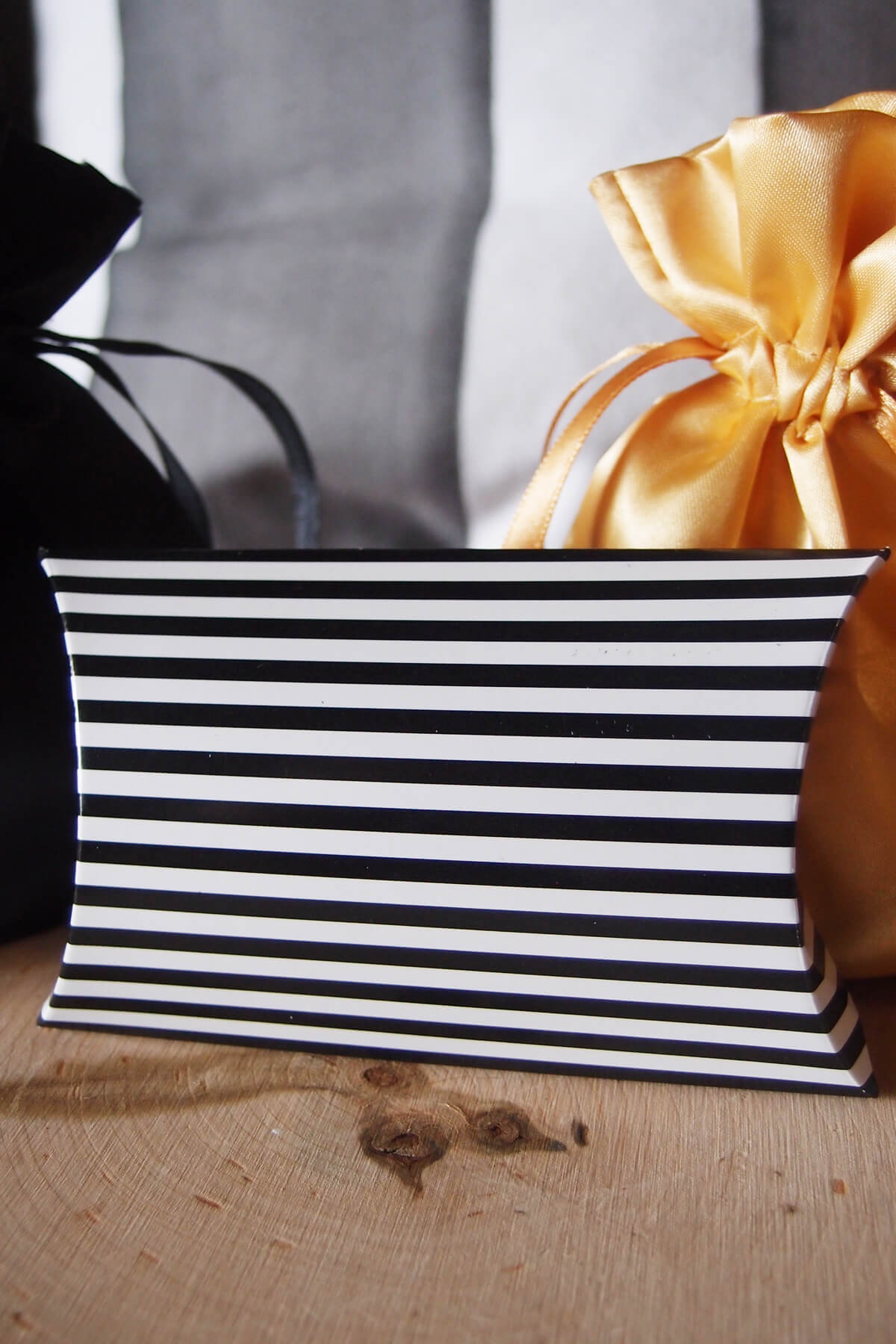 Boxes Pillow Black/White Stripe 12pk